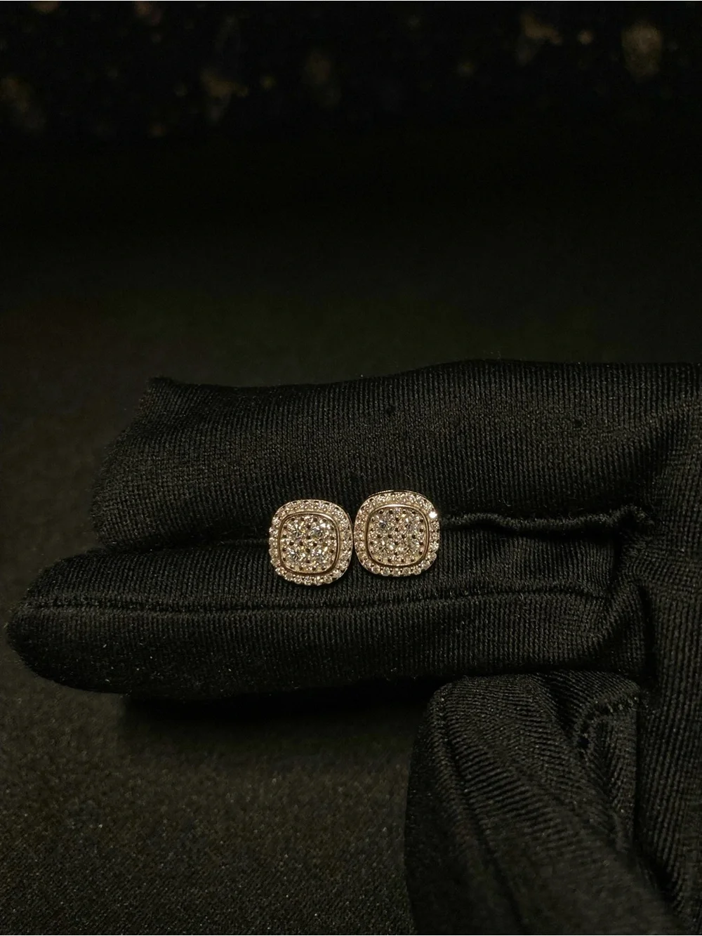 ✨ BRAND NEW 925 STERLING SILVER MOISSANITE EARRINGS ✨